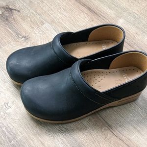 Dansko clogs black